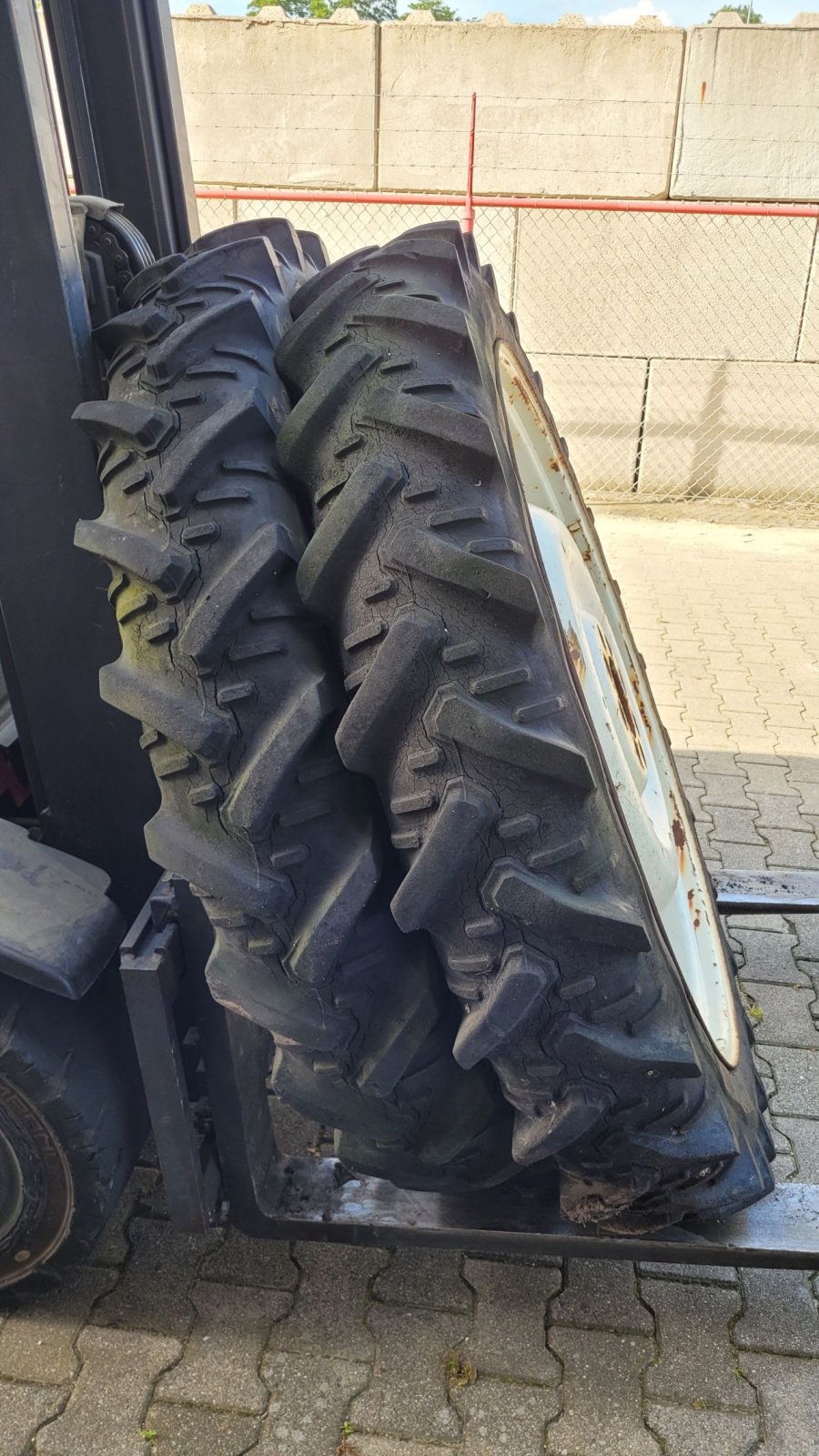 Sonstiges Traktorzubehör du type Sonstige Ford wielen en verloop ringen Ford wielen en verloop ringen 9.5R44, Gebrauchtmaschine en Schoonebeek (Photo 2)