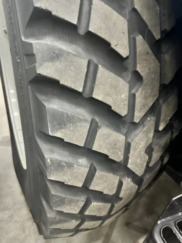 Sonstiges Traktorzubehör типа Sonstige Nokian 480/80 R38 TRI2 banden gazon/straat blokprofiel, Gebrauchtmaschine в Marknesse (Фотография 3)