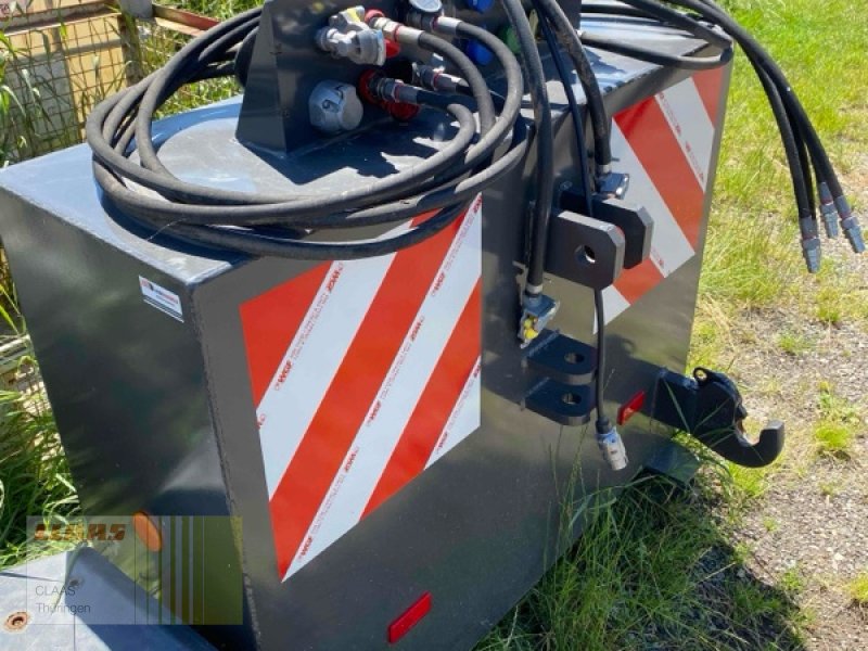Sonstiges Traktorzubehör des Typs Werner Heckgewicht 1700 kg, Vorführmaschine in Ebeleben