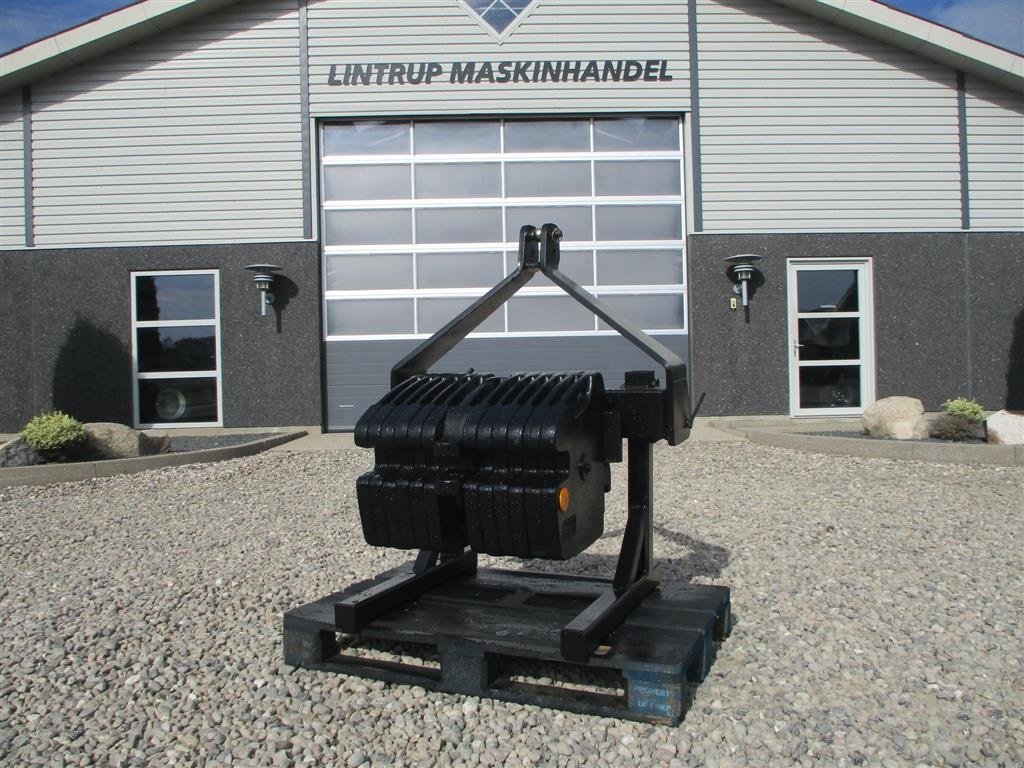 Sonstiges des Typs Agco 12 stk. 55kg vægte med midterklods, ben og trepunktsramme, Gebrauchtmaschine in Lintrup (Bild 1)