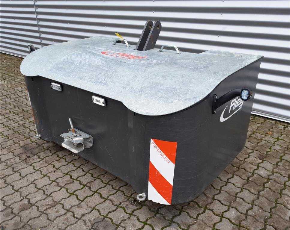 Sonstiges del tipo Fliegl 1.500 kg. frontvægt med opbevaringsplads, Gebrauchtmaschine In Horsens (Immagine 1)