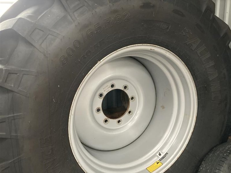 Sonstiges типа GoodYear 800/65-32 NYT dæk på original MF fælg str. 800/65R32, Gebrauchtmaschine в Vejle