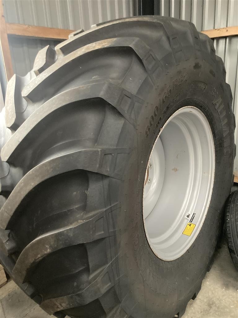 Sonstiges typu GoodYear 800/65-32 NYT dæk på original MF fælg str. 800/65R32, Gebrauchtmaschine v Vejle (Obrázok 3)