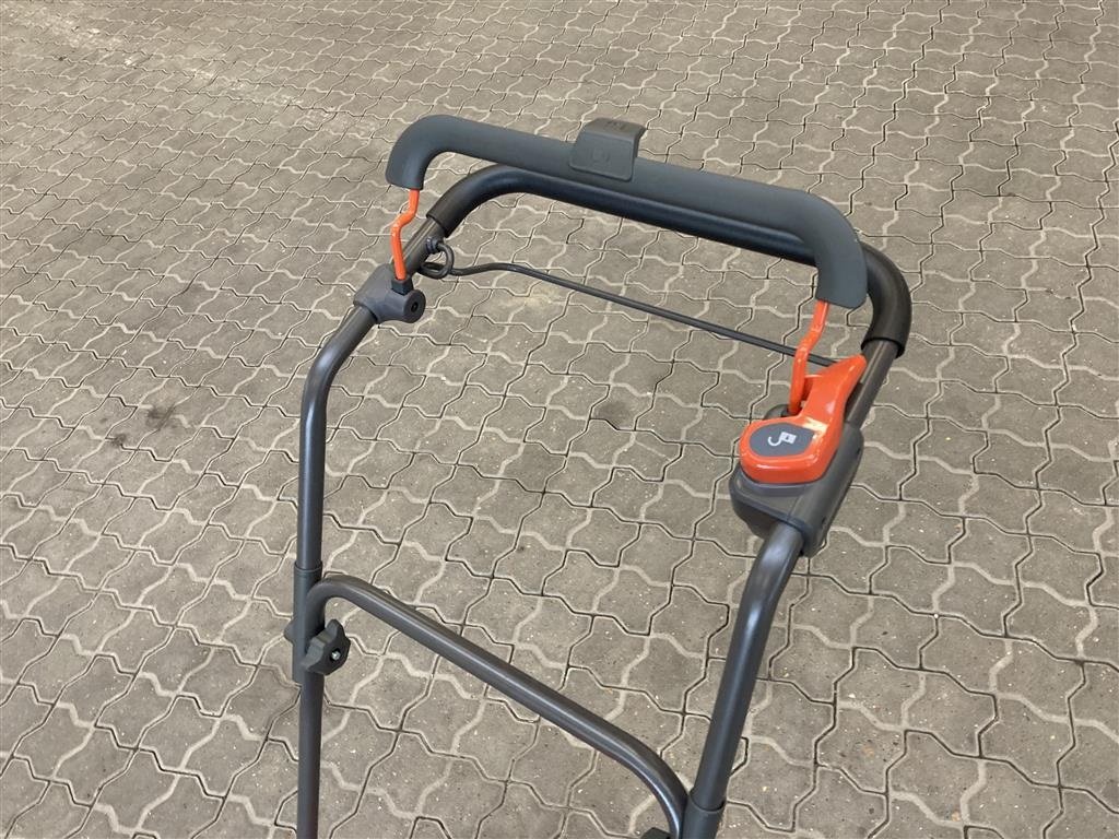 Sonstiges van het type Husqvarna LC 142 iS med batteri og lader., Gebrauchtmaschine in Lemvig (Foto 6)