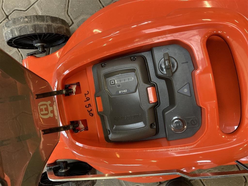 Sonstiges Türe ait Husqvarna LC 142 iS med batteri og lader., Gebrauchtmaschine içinde Lemvig (resim 5)