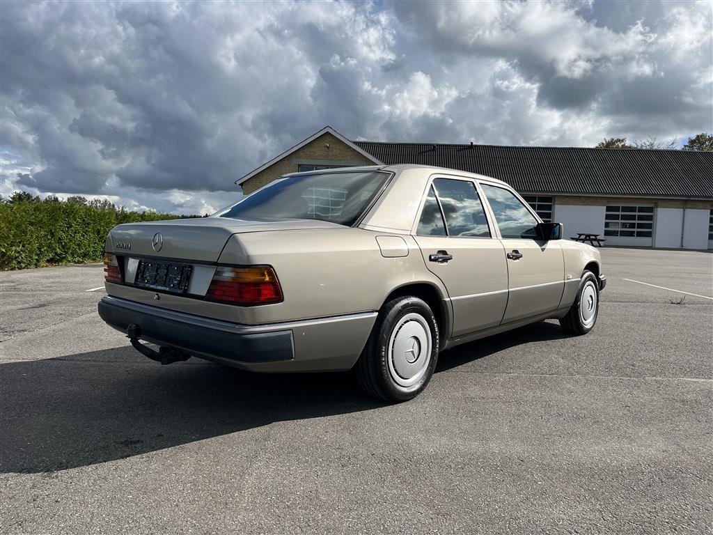 Sonstiges tip Mercedes 200 d 4 cyl diesel kun 124000 km, Gebrauchtmaschine in Brønderslev (Poză 3)