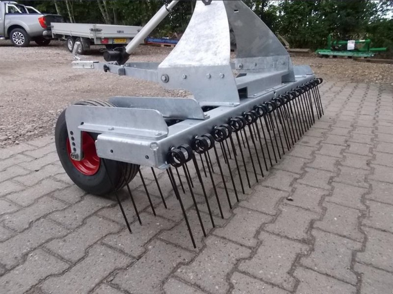 Sonstiges от тип Sonstige - Gårdspladsrive til ATV / UTV / havetraktor 190 cm, Gebrauchtmaschine в Roslev (Снимка 1)