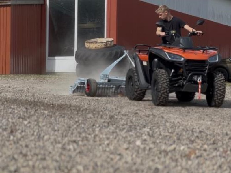 Sonstiges a típus Sonstige - Gårdspladsrive til ATV / UTV / havetraktor 240 cm med planerplanke, Gebrauchtmaschine ekkor: Roslev (Kép 1)