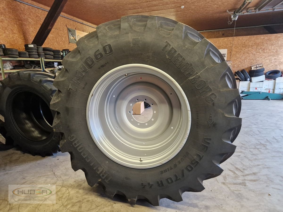 Sonstiges des Typs Sonstige 750/70R44 + 650/60R38, Neumaschine in Kundl/Tirol (Bild 1)