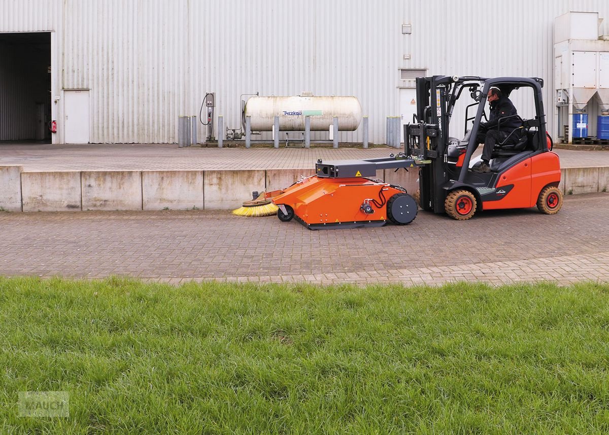 Sonstiges del tipo Sonstige Bema Kehrmaschine Sweezy 40 WD, Neumaschine In Burgkirchen (Immagine 5)