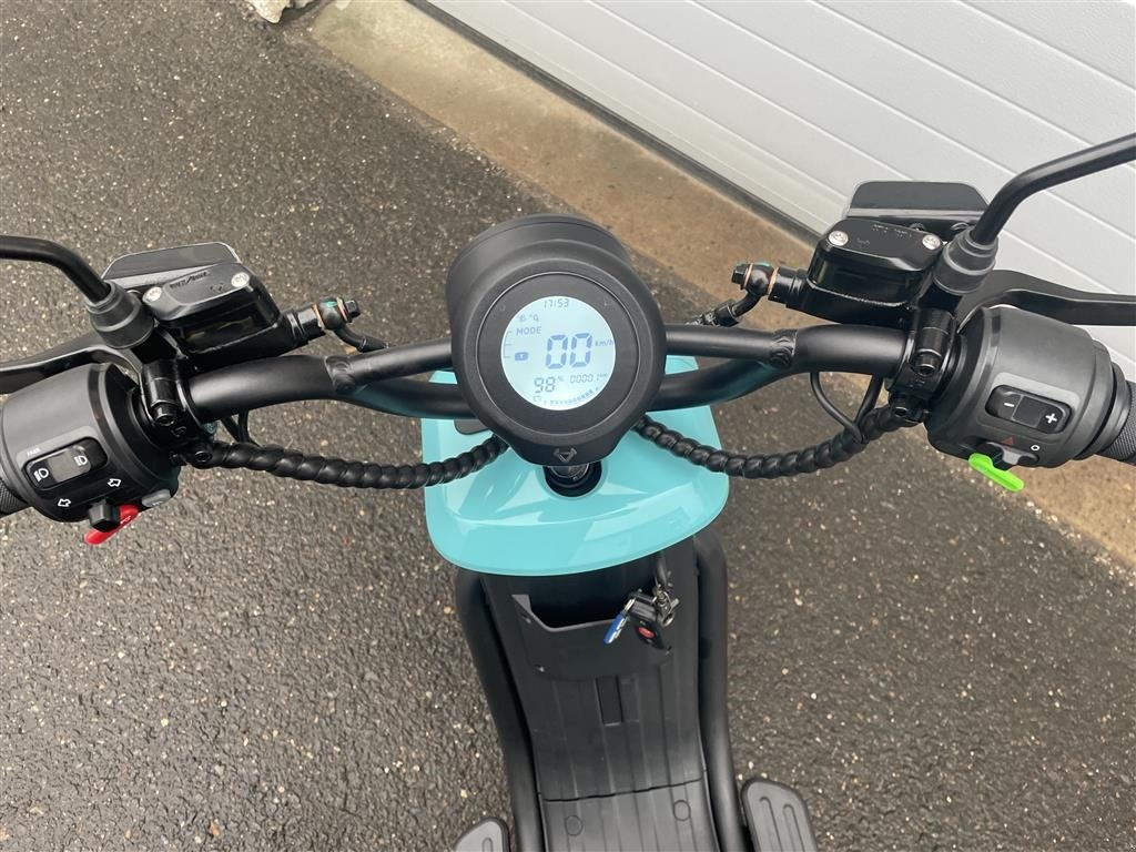 Sonstiges Türe ait Sonstige Uqi Sport 30 km/t el scooter fabriksny, Gebrauchtmaschine içinde Holstebro (resim 5)