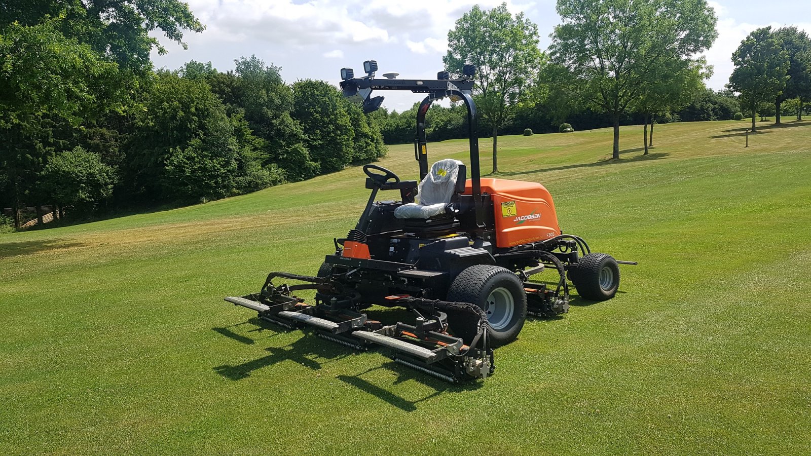 Spindelmäher of the type Jacobsen Fairway 305-4WD  Automowing, Neumaschine in Olpe (Picture 1)