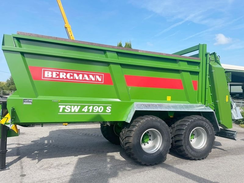 Stalldungstreuer of the type Bergmann TSW 4190 S Universalstreuer, Neumaschine in St. Marienkirchen (Picture 9)