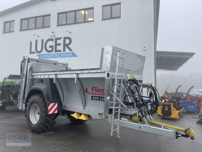 Stalldungstreuer van het type Fliegl ADS 120, Neumaschine in Niederkappel (Foto 1)