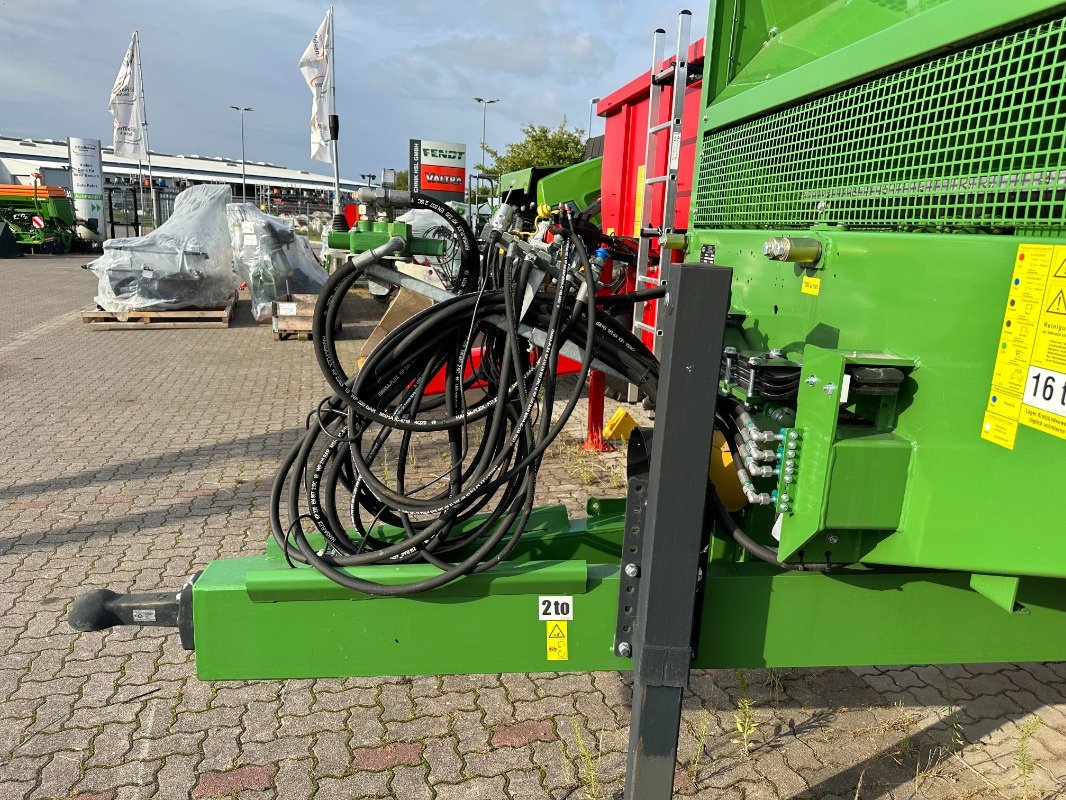 Stalldungstreuer of the type Hawe DST 16, Neumaschine in Elmenhorst-Lanken (Picture 3)