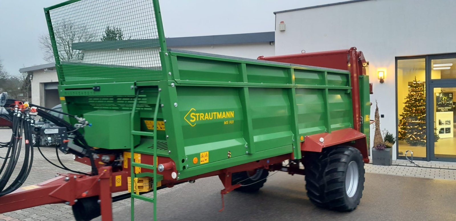 Stalldungstreuer des Typs Strautmann MS 901, Neumaschine in Rötz (Bild 1)