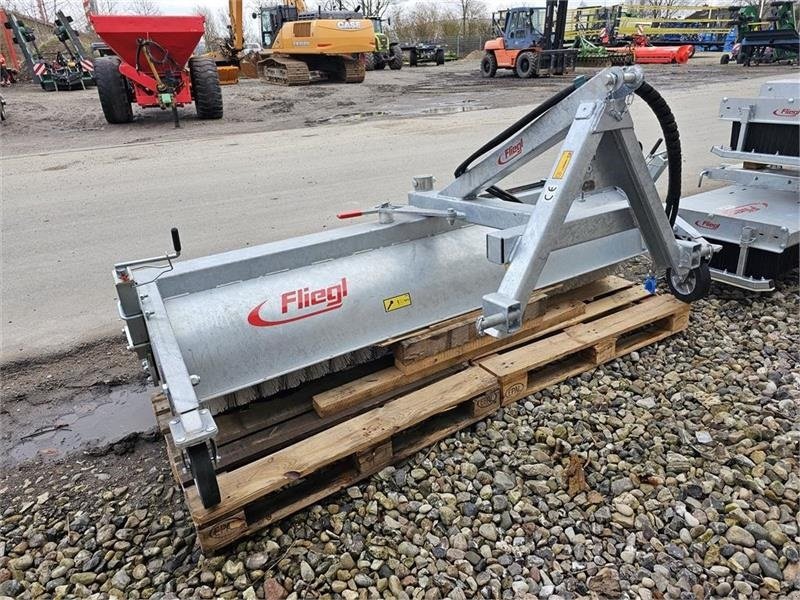 Straßenkehrmaschine του τύπου Fliegl 2,3m, Gebrauchtmaschine σε Ringe (Φωτογραφία 1)