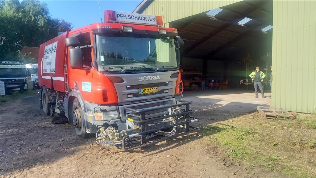 Straßenkehrmaschine van het type Sonstige Scania P270 Feje Sugebil, Gebrauchtmaschine in Faaborg (Foto 2)