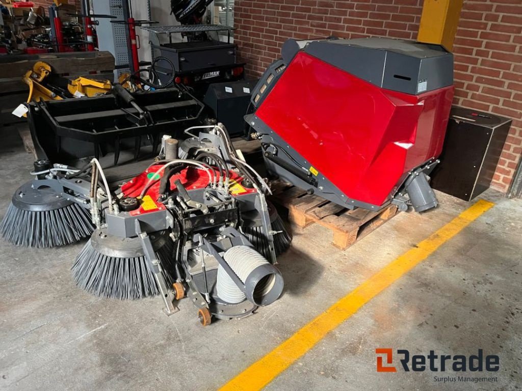 Straßenkehrmaschine of the type Timan SUCTION SWEEPER HOPPER, Gebrauchtmaschine in Rødovre (Picture 1)