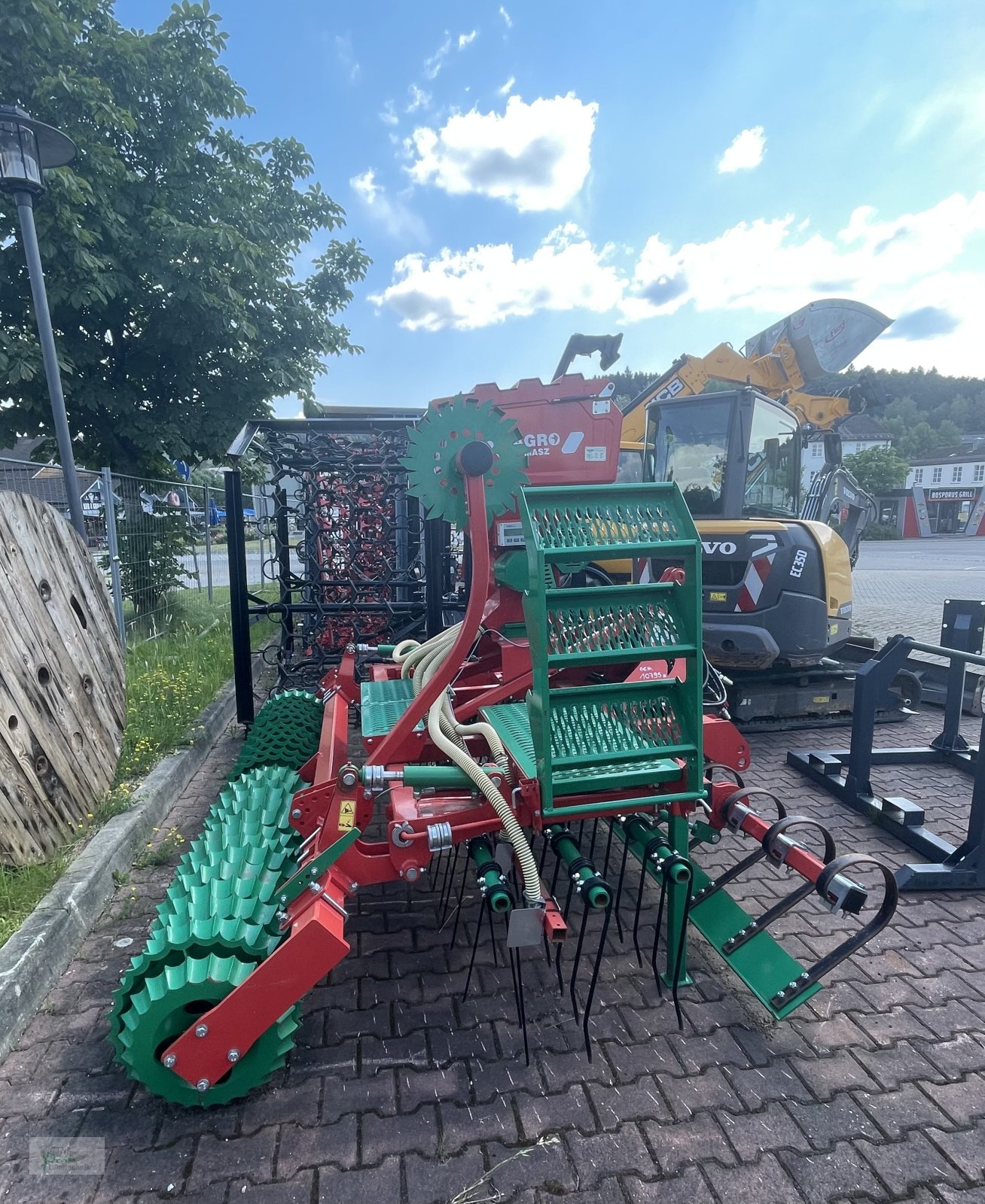 Striegel mit Nachsaateinrichtung des Typs Agro-Masz Grass 300, Neumaschine in Bad Kötzting (Bild 5)