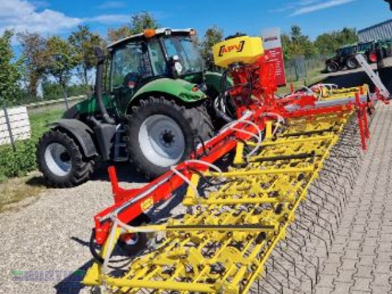 Striegel mit Nachsaateinrichtung typu APV A 1200 Ackerstriegel auch mit Sägerät PS 300 M 1, Neumaschine w Buchdorf