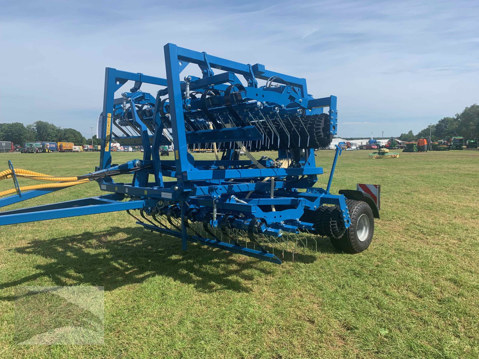 Striegel mit Nachsaateinrichtung del tipo Grassmix 6m Striegel, Crossboard, Fahrgestell, Neumaschine In Hermannsburg (Immagine 9)