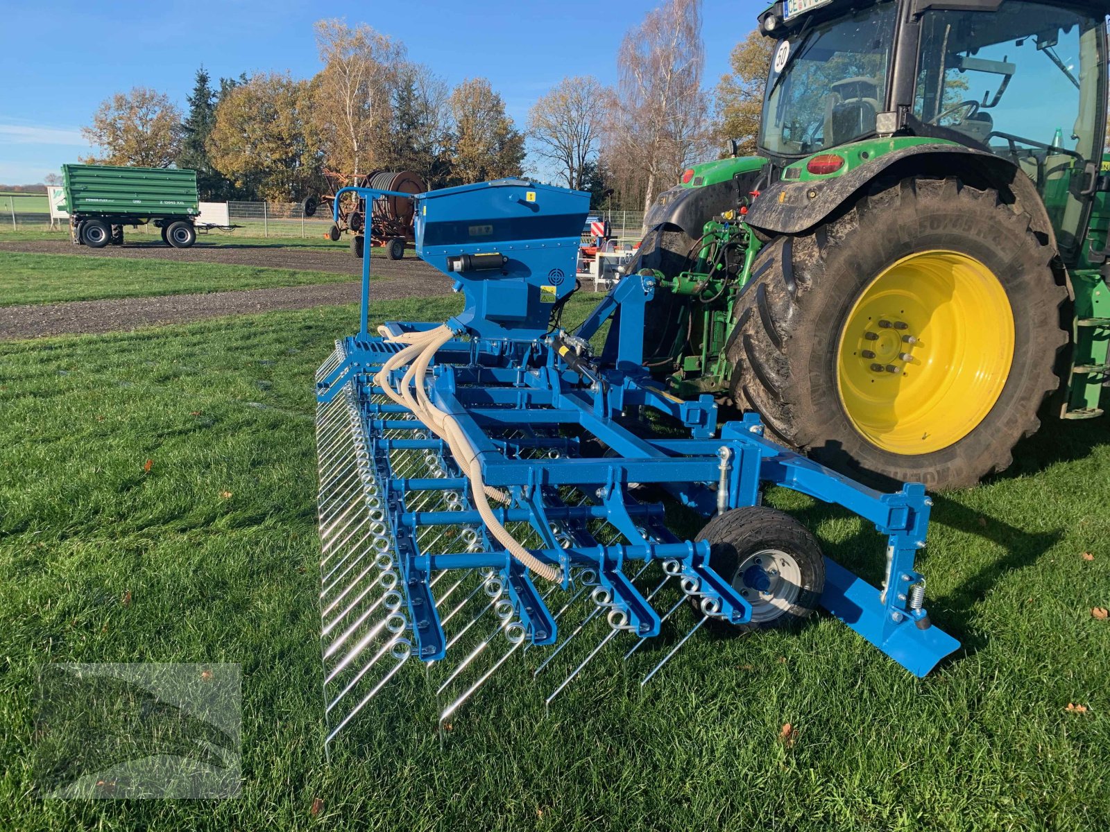 Striegel mit Nachsaateinrichtung Türe ait Grassmix 6m Vorführmaschine, Gebrauchtmaschine içinde Hermannsburg (resim 2)