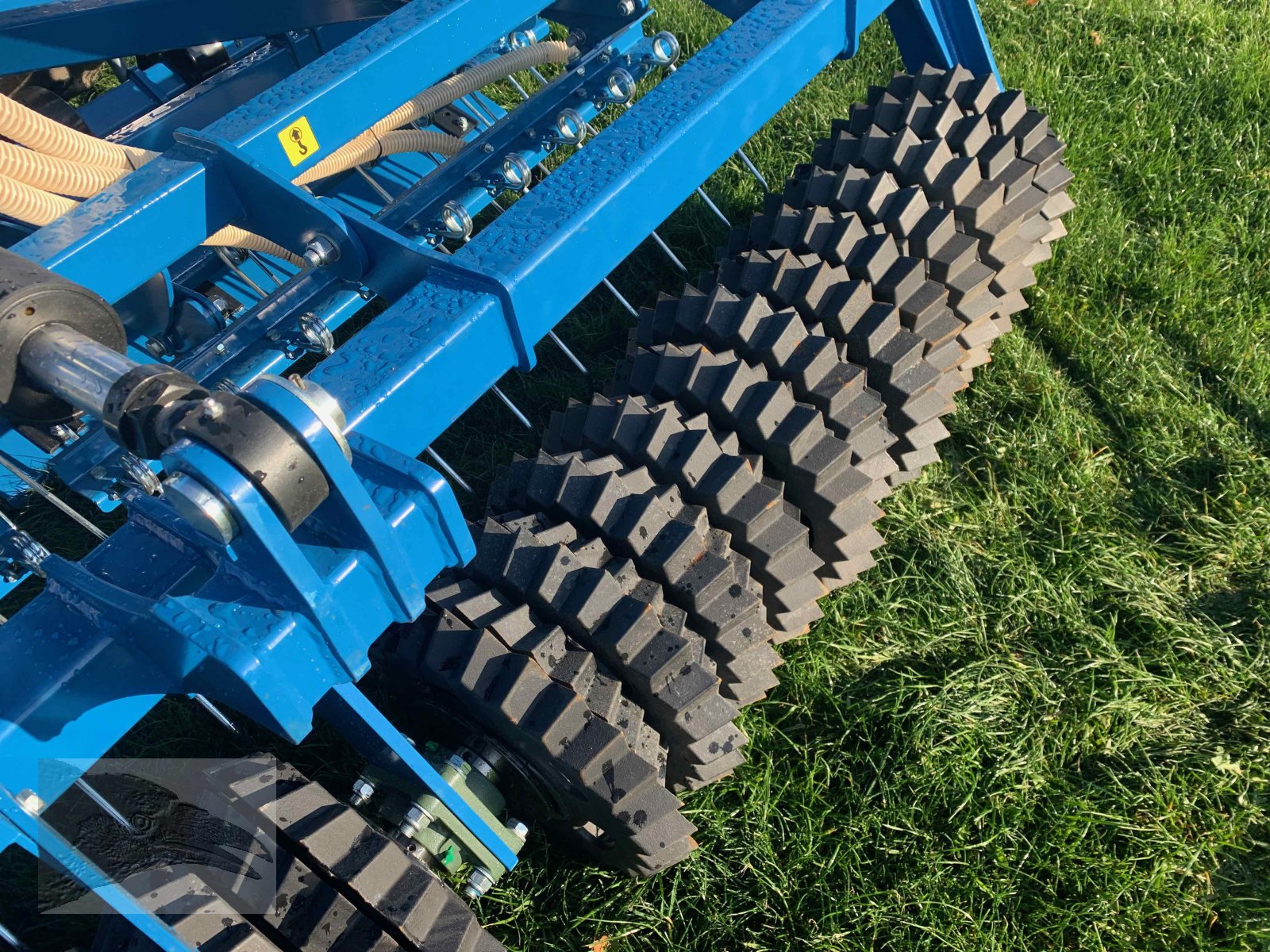 Striegel mit Nachsaateinrichtung typu Grassmix Wiesenstriegel 3m mit Sternwalze, Neumaschine v Hermannsburg (Obrázek 7)