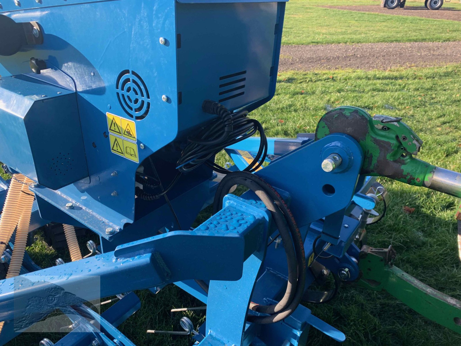 Striegel mit Nachsaateinrichtung typu Grassmix Wiesenstriegel 3m mit Sternwalze, Neumaschine v Hermannsburg (Obrázek 11)