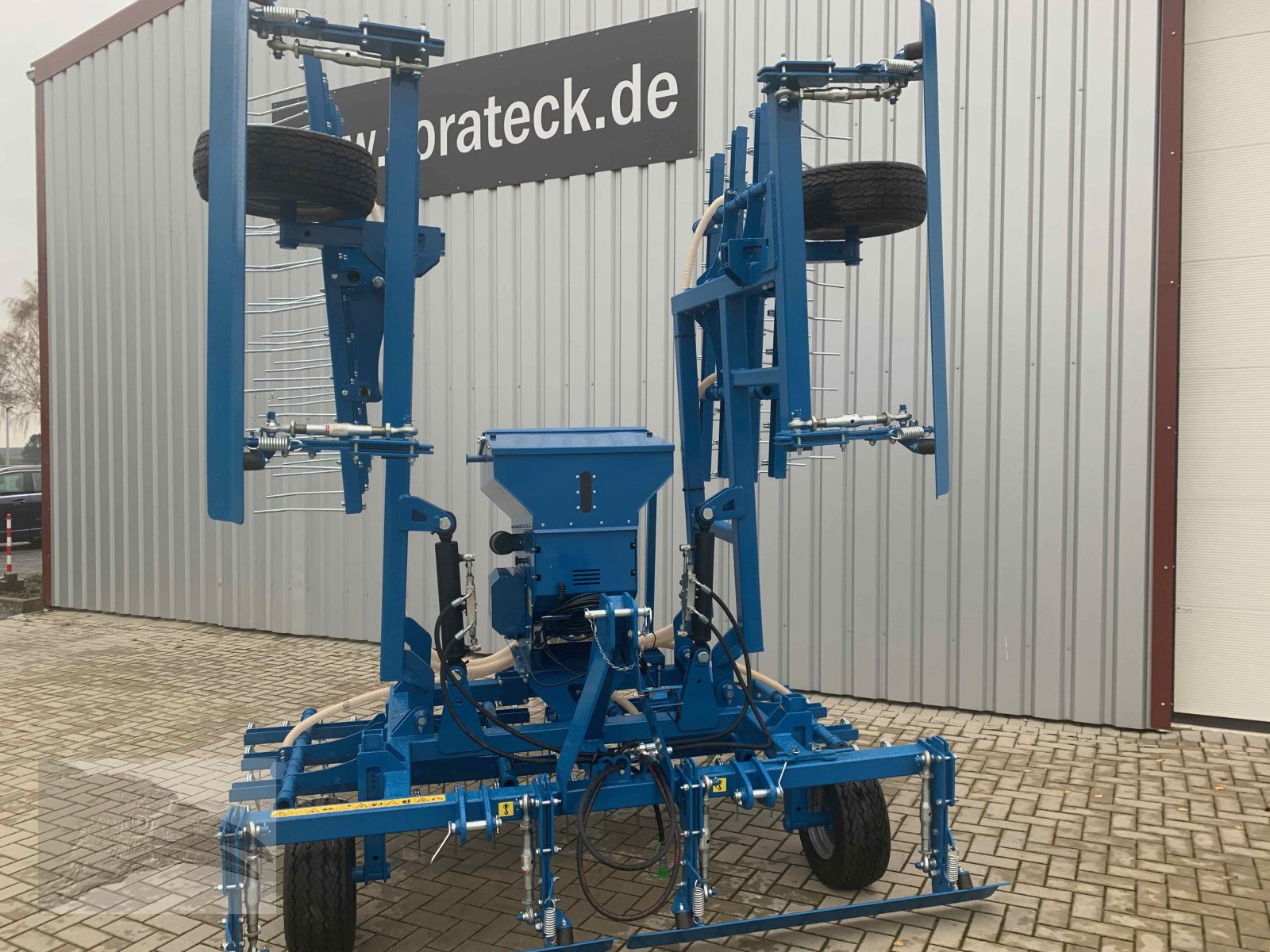 Striegel mit Nachsaateinrichtung typu Grassmix Wiesenstriegel 6m Vorführmaschine, Neumaschine v Hermannsburg (Obrázok 1)