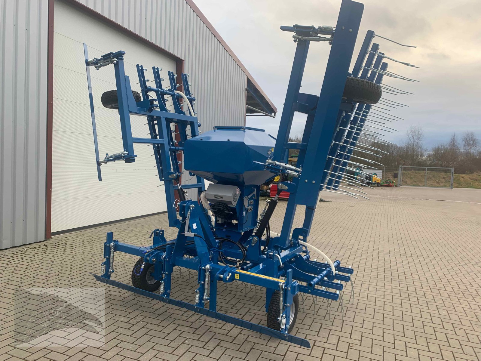 Striegel mit Nachsaateinrichtung typu Grassmix Wiesenstriegel mit GPS Nachsaatgerät 6m, Neumaschine v Hermannsburg (Obrázek 9)