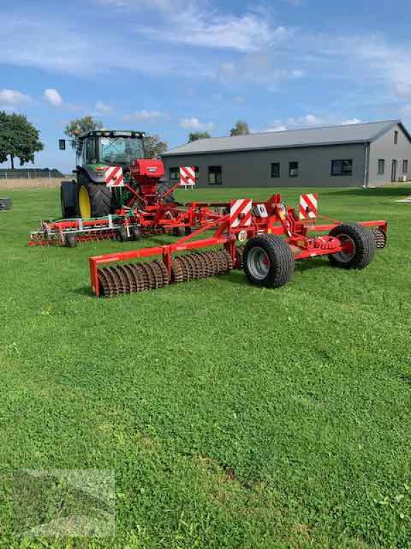 Striegel mit Nachsaateinrichtung del tipo Güttler Greenmaster 600 mit Prismenwalze, Gebrauchtmaschine en Hermannsburg (Imagen 1)