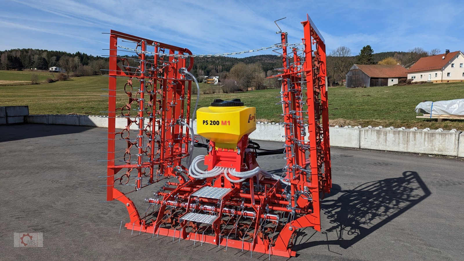 Striegel mit Nachsaateinrichtung des Typs Jar-Met 6m Wiesenstriegel Wiesenschleppe Striegel Netz APV pneumatik Streuer, Neumaschine in Tiefenbach (Bild 14)