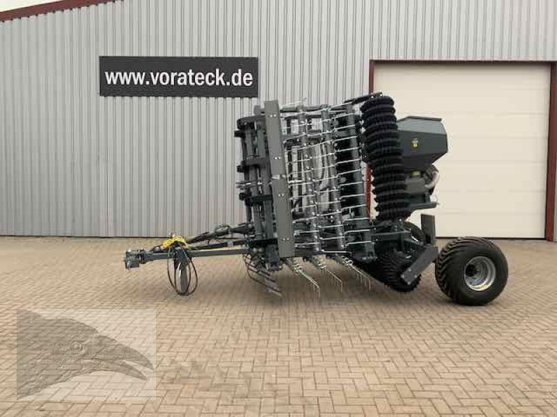 Striegel mit Nachsaateinrichtung van het type VORATECK 6m mit Sternwalze, Neumaschine in Hermannsburg (Foto 1)