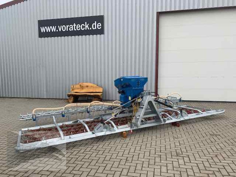 Striegel mit Nachsaateinrichtung des Typs VORATECK Wiesenegge 6m verzinkt mit Striegel und Nachsaateinrichtung, Neumaschine in Hermannsburg