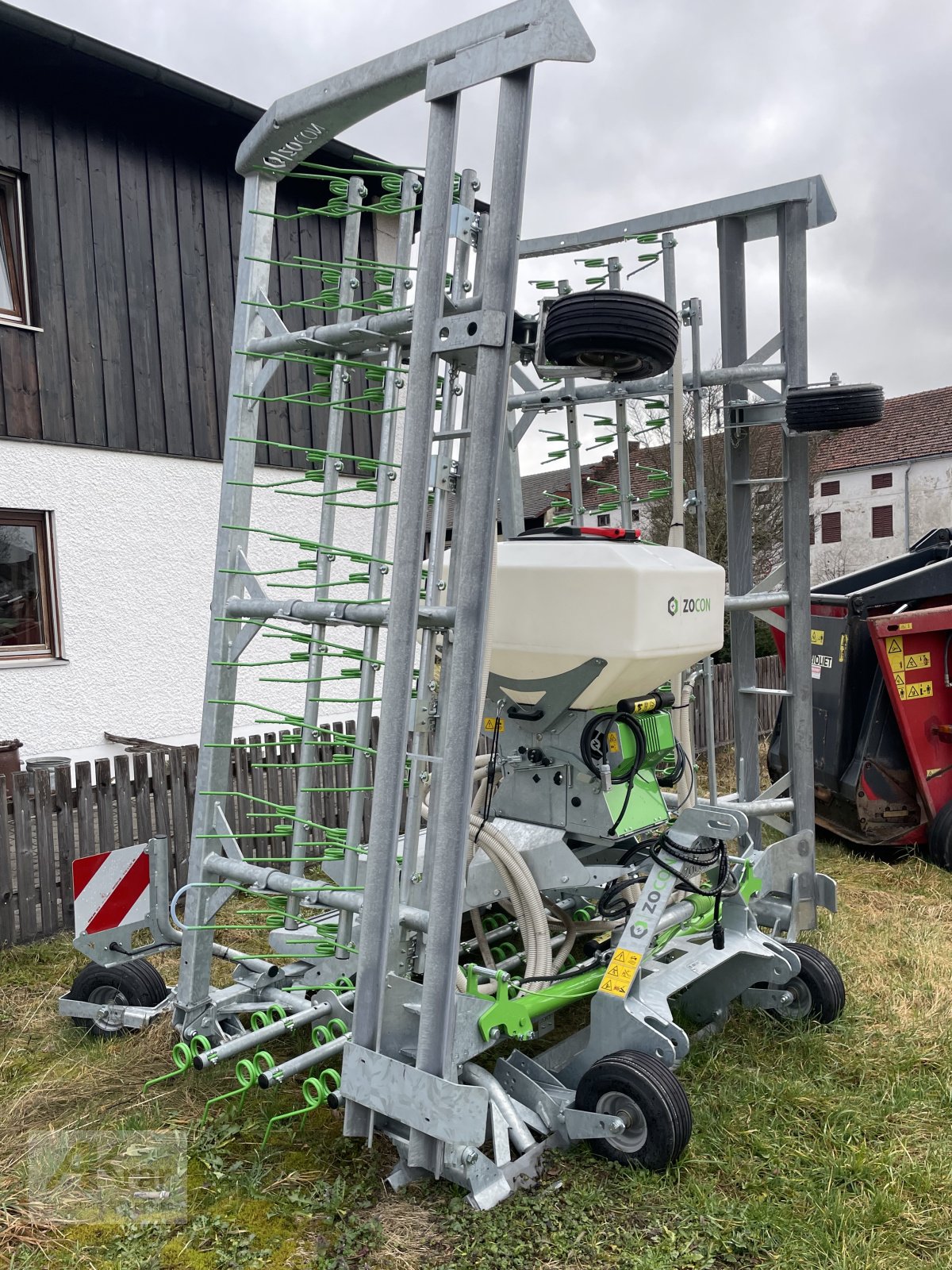 Striegel mit Nachsaateinrichtung des Typs Zocon Greenkeeper Plus 8m Grünlandstriegel mit Sägerät, Neumaschine in Königsberg (Bild 2)