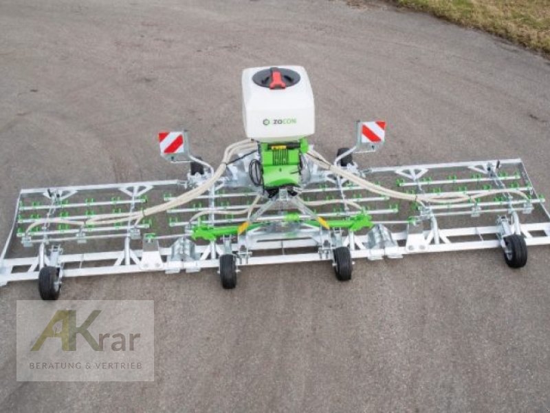 Striegel mit Nachsaateinrichtung van het type Zocon Grünlandstriegel Greenkeeper Plus 6m / 8m mit Sägerät, Neumaschine in Königsberg (Foto 1)