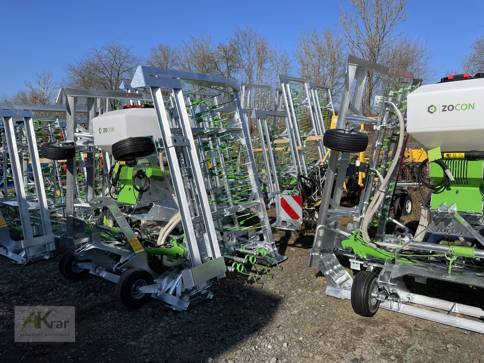 Striegel mit Nachsaateinrichtung des Typs Zocon Grünlandstriegel Greenkeeper Plus 6m / 8m mit Sägerät, Neumaschine in Königsberg (Bild 2)