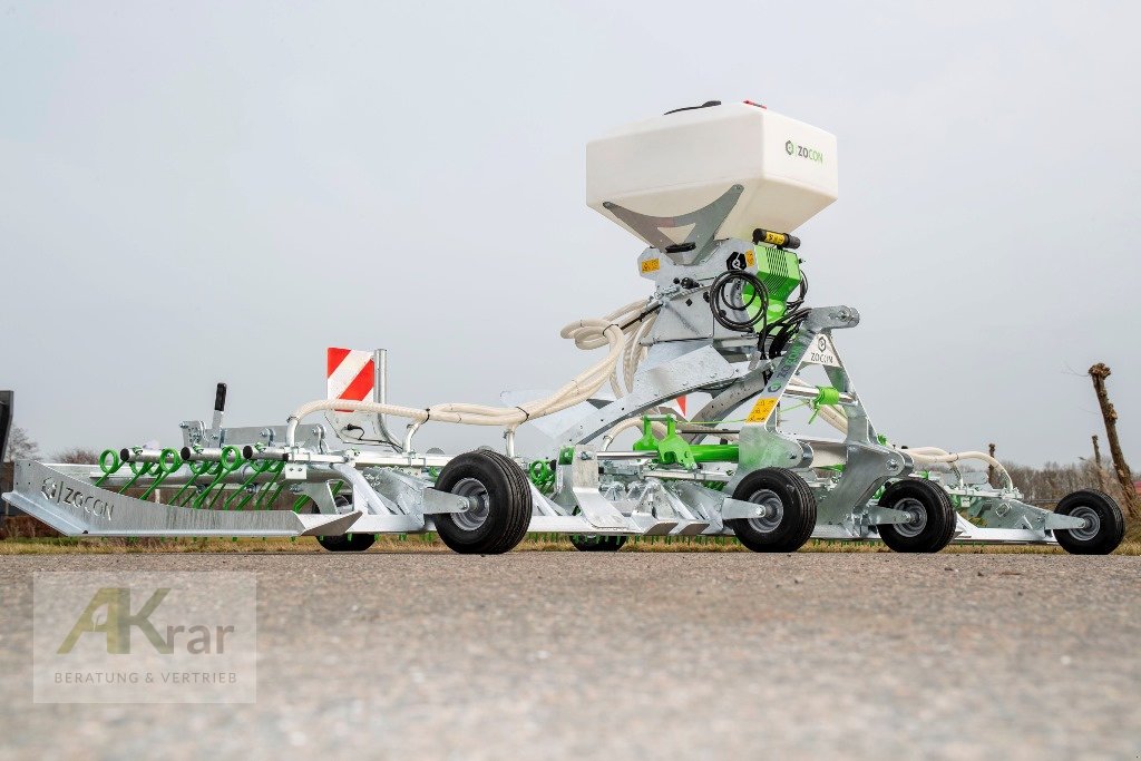 Striegel mit Nachsaateinrichtung des Typs Zocon Grünlandstriegel Greenkeeper Plus 6m / 8m mit Sägerät, Neumaschine in Königsberg (Bild 5)