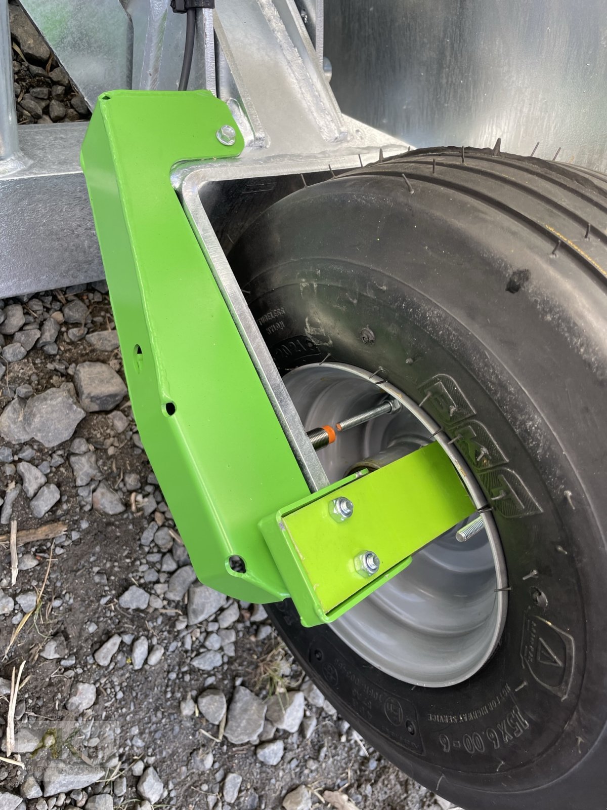 Striegel mit Nachsaateinrichtung des Typs Zocon Grünlandstriegel Greenkeeper Plus 6m / 8m mit Sägerät, Neumaschine in Königsberg (Bild 12)