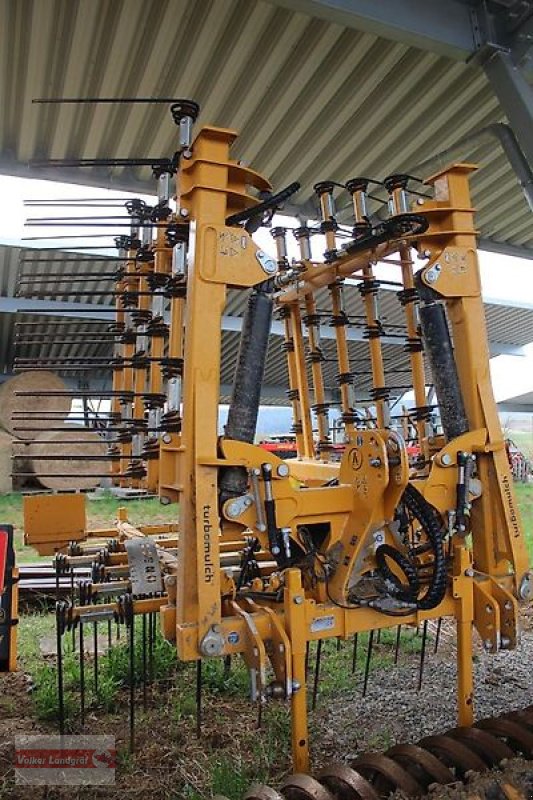 Striegel des Typs Agrisem Turbomulch 6,2m, Vorführmaschine in Ostheim/Rhön (Bild 2)