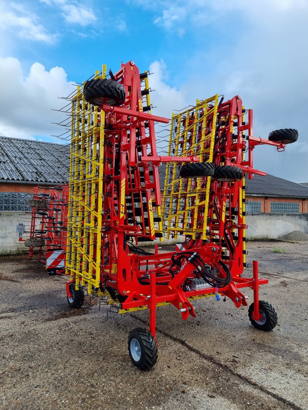 Striegel van het type APV VS 1200, Gebrauchtmaschine in Süderfahrenstedt (Foto 1)