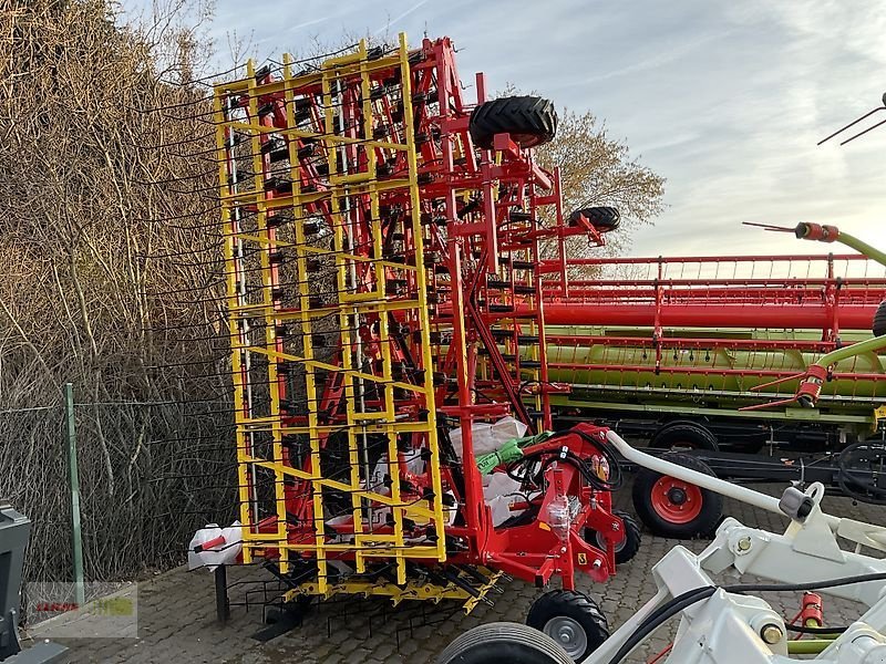 Striegel des Typs APV VS 900, Neumaschine in Berßel (Bild 2)