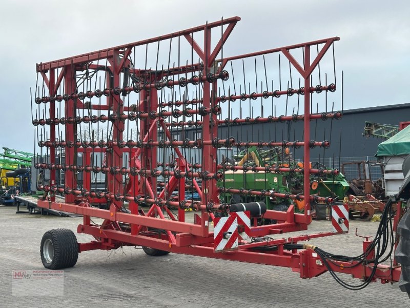 Striegel van het type Baarck Strohmeister 12000, Neumaschine in Neubrandenburg (Foto 1)