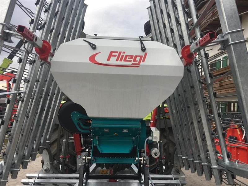 Striegel typu Fliegl STR 610, Vorführmaschine v Obersöchering (Obrázok 4)