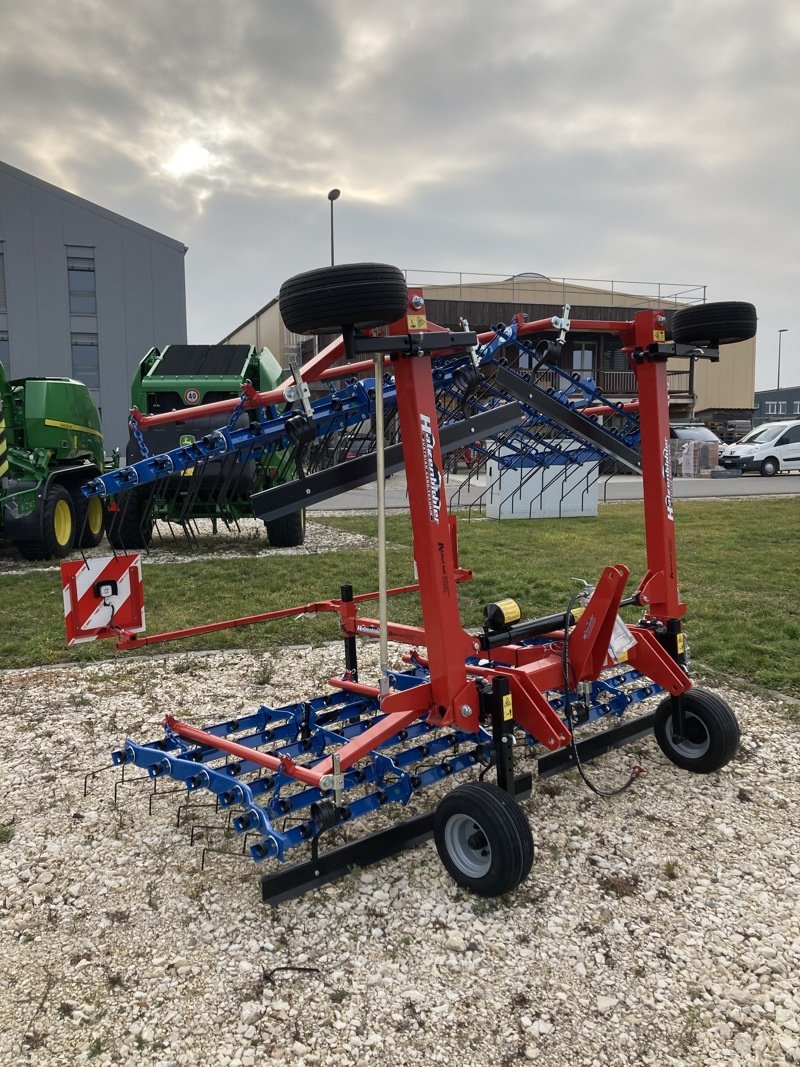 Striegel van het type Hatzenbichler 6.00 m, Neumaschine in Chavornay (Foto 2)