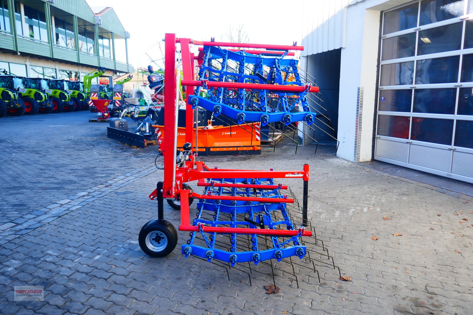 Striegel van het type Hatzenbichler 6m, Neumaschine in Dorfen (Foto 5)