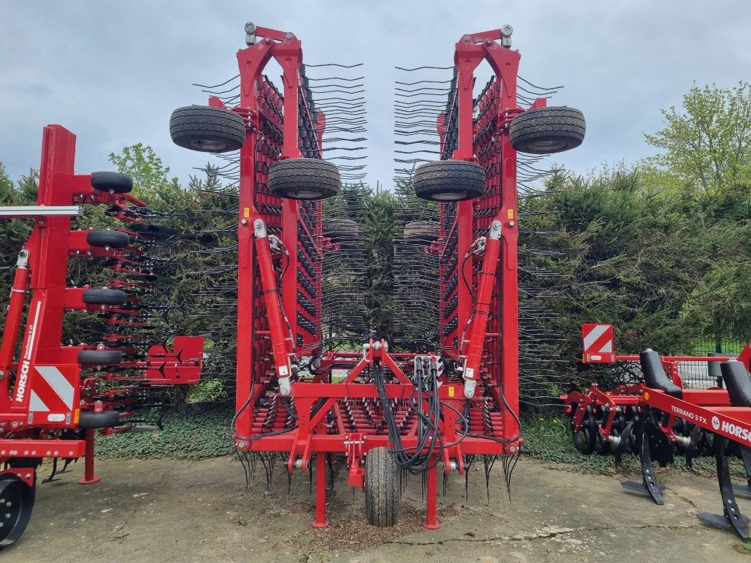 Striegel of the type Horsch Cura 12 ST, Vorführmaschine in Neubrandenburg (Picture 1)