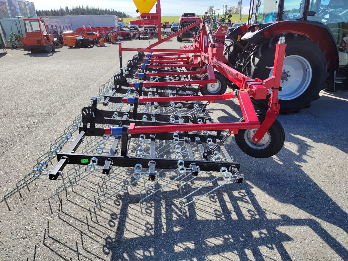 Striegel des Typs Sonstige Wiesenstreigel 7,5m + APV ES 100 M1, Vorführmaschine in NATTERNBACH (Bild 7)