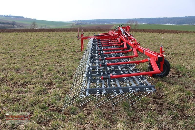 Striegel van het type Unia Akcent 12m, Neumaschine in Ostheim/Rhön (Foto 2)